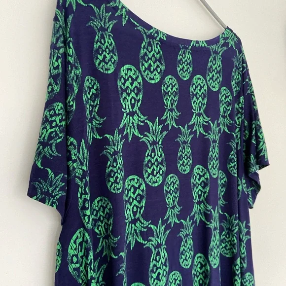 CYNTHIA ROWLEY NAVY BLUE AND GREEN PINEAPPLE PRINT SHORT SLEEVE RAYON BLEND TOP - Picture 7 of 9